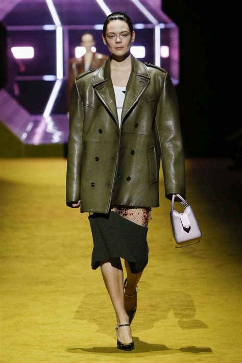 SFILATA PRADA DONNA AUTUNNO/INVERNO 2022